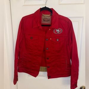 Levis red denim jacket. Size: large. Perfect condition. Waist length